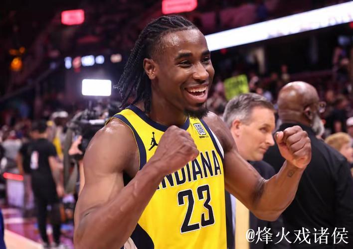 史密斯末节发力:狂砍8分飙中两记三分获好评 史密斯末节发力:狂砍8分飙中两记三分获好评